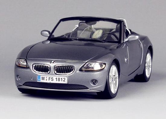 MaiSto BMW Z4 Diecast Car Model 1:18 Scale Blue / Silver
