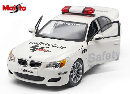 MaiSto BMW M5 Diecast Safety Car Model 1:18 Scale White