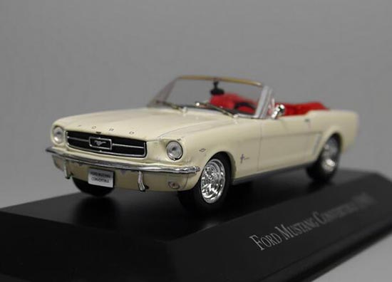 IXO Ford Mustang Convertible 1965 Diecast Car Model 1:43 White