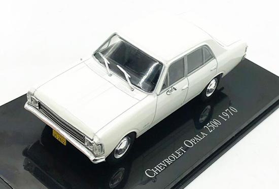 IXO Chevrolet Opala 2500 1970 Diecast Car Model 1:43 White
