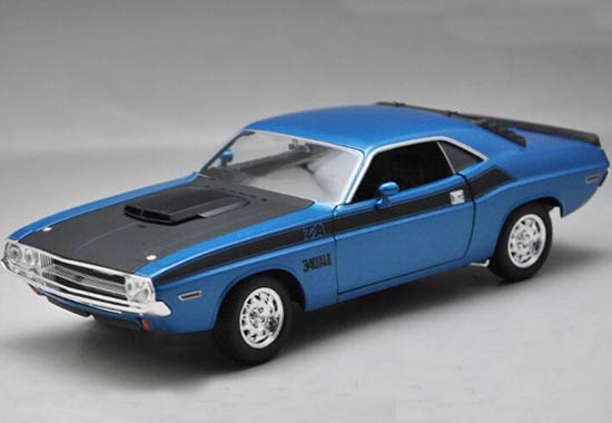 Welly Dodge Challenger T/A Diecast Car Model 1:24 Red / Blue