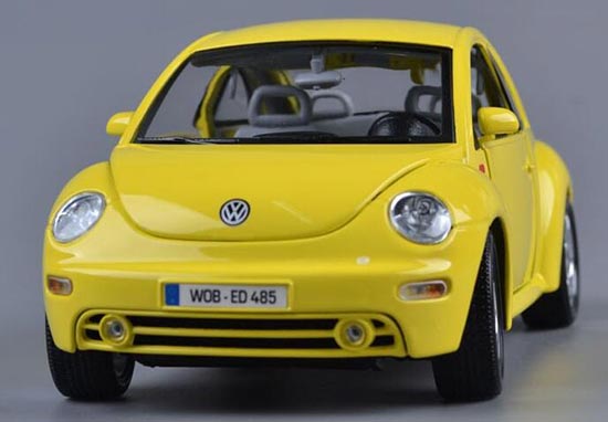 Bburago Volkswagen New Beetle Diecast Model 1:18 Scale Yellow