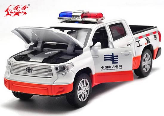 DH Toyota Tundra Diecast Pickup Truck Toy White 1:32 Scale