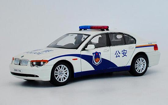 Welly BMW 745i Diecast Model Police 1:18 Scale White-Blue