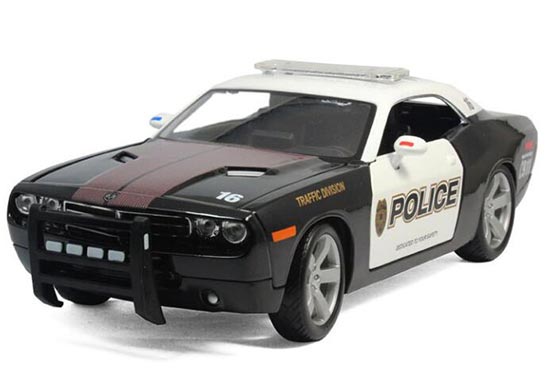 Maisto Dodge Challenger Diecast Model Police 1:18 Scale Black