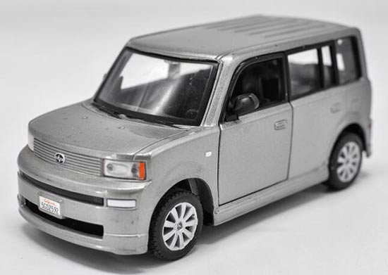Maisto Toyota Scion XB Diecast Model 1:24 Scale Black / Silver